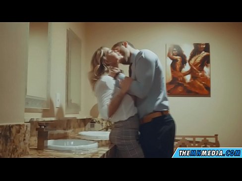 ❤️ Kana blonde ine busty inokukwezvera muchimbuzi cheveruzhinji ️❌  ❤
